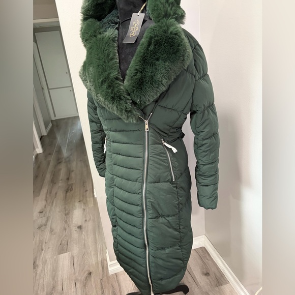 Elegant Dark Green Fur-Trimmed Puffer Coat - Picture 3 of 4